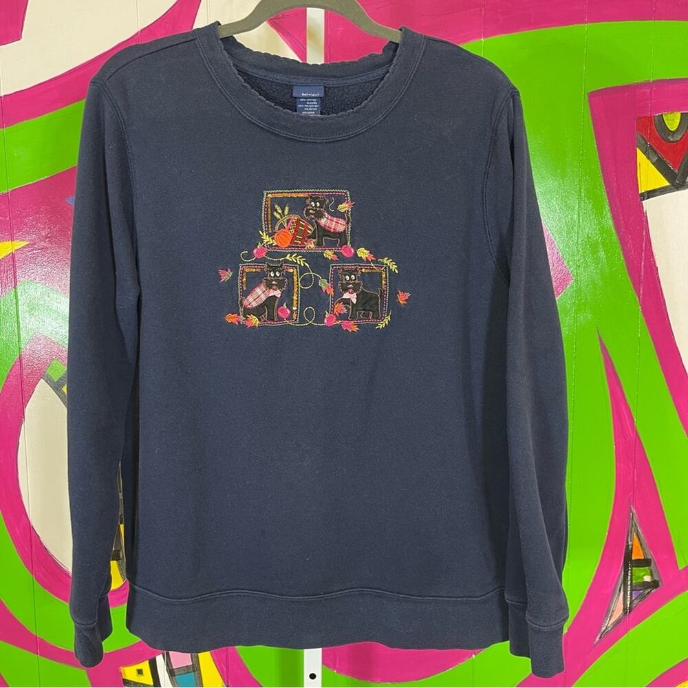 Basic Editions, Fall Terrier Embroidered Crewneck Pullover. Size Large.